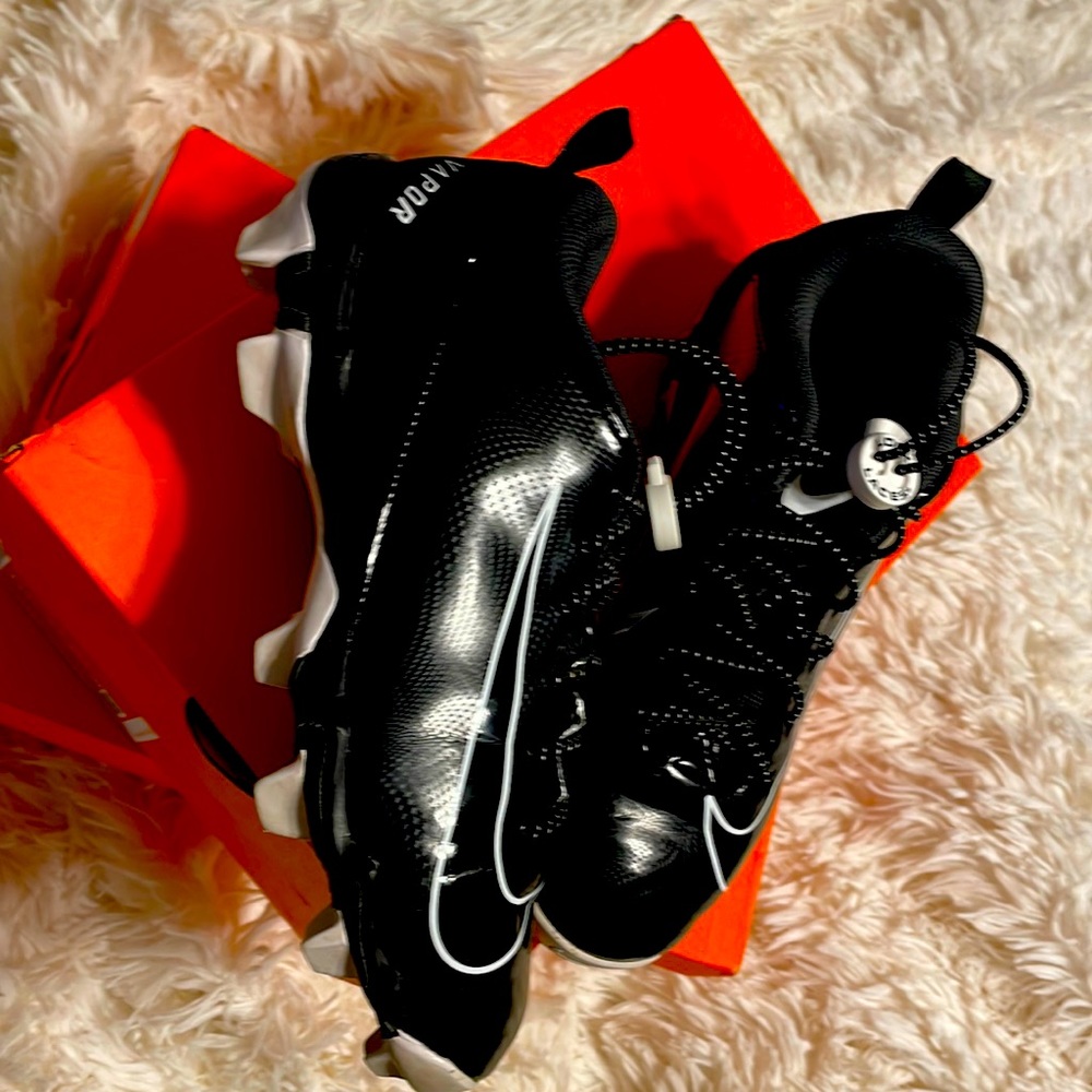 NIKE VAPOR UNTOUCHABLE SHARK 3 BG SIZE 5.5Y boys